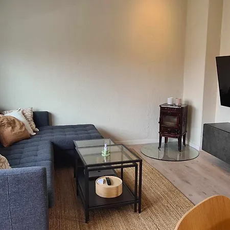Διαμέρισμα Modern One-bedroom With Balcony